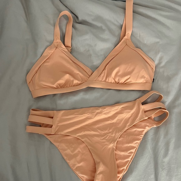 Le’Veon Rose bathing suit coral size M - Picture 1 of 2